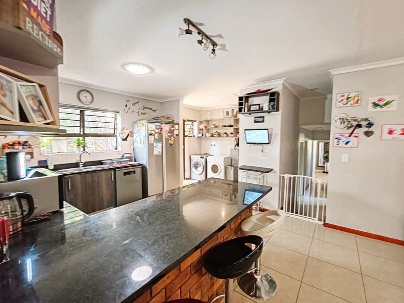 House with a Flat For Sale in Goedemoed, Durbanville - Photo 3