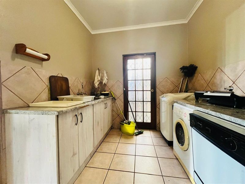 House For Sale in Vanderbijlpark SE 4 - Photo 7