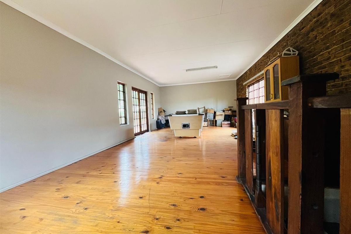 House For Sale in Vanderbijlpark SE 4 - Photo 4