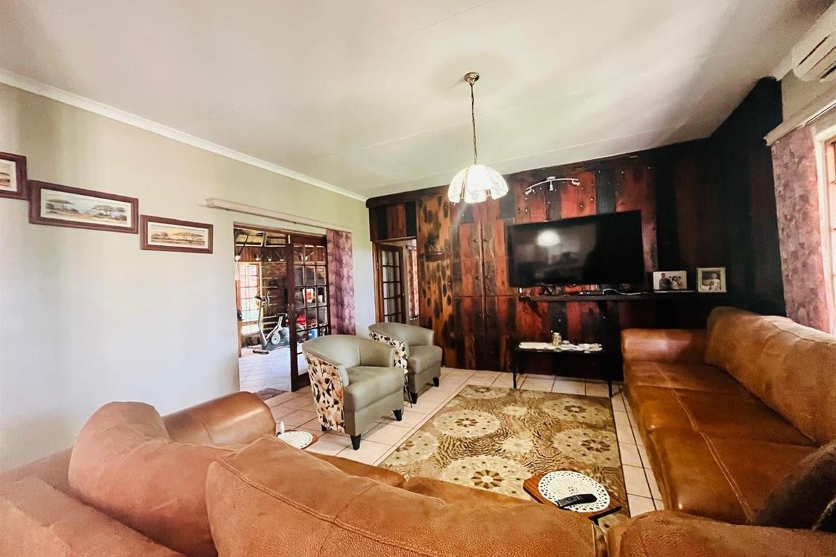 House For Sale in Vanderbijlpark SE 4 - Photo 5