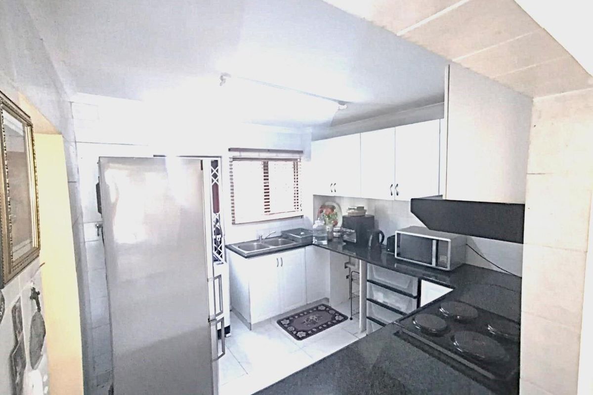 TOWNHOUSE For Sale in Morningside, Durban, KwaZulu Natal - Photo 5