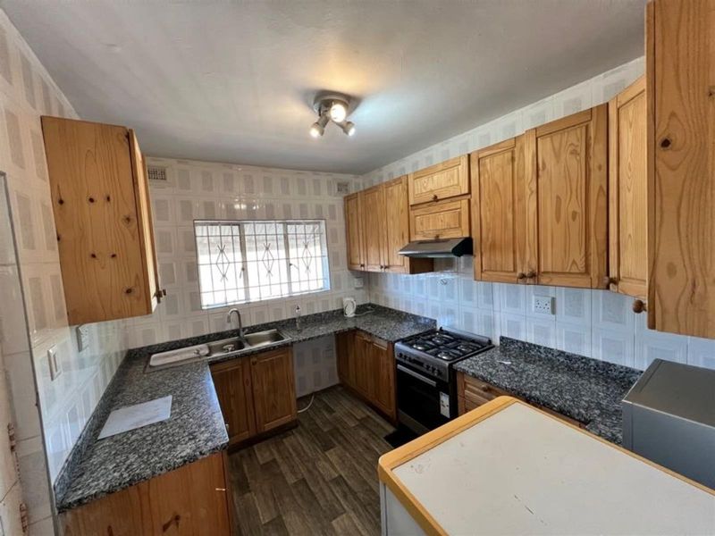 3 Bedroom Apartment To Rent in Umbilo, Durban, KwaZulu-Natal - Photo 7