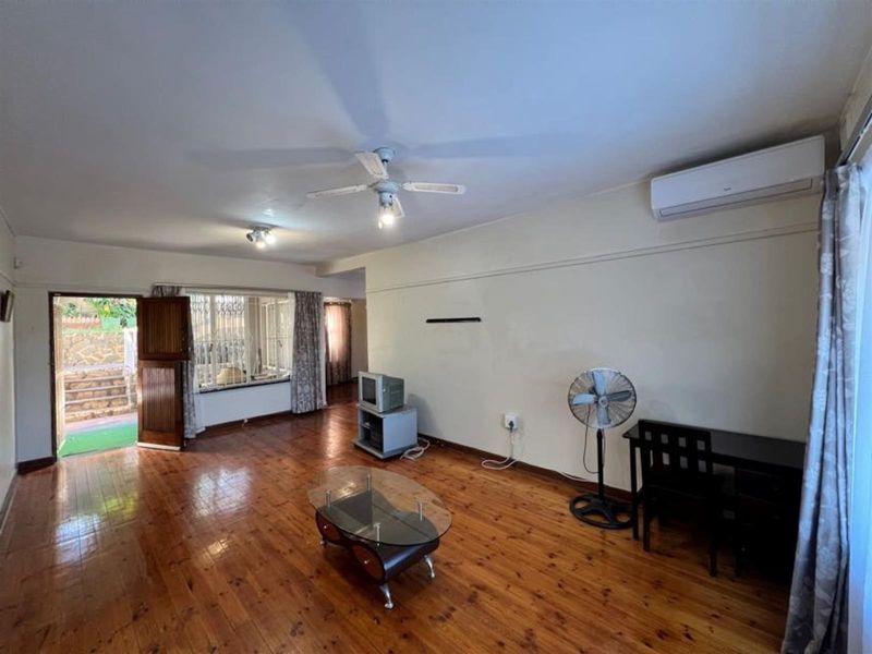 3 Bedroom Apartment To Rent in Umbilo, Durban, KwaZulu-Natal - Photo 3