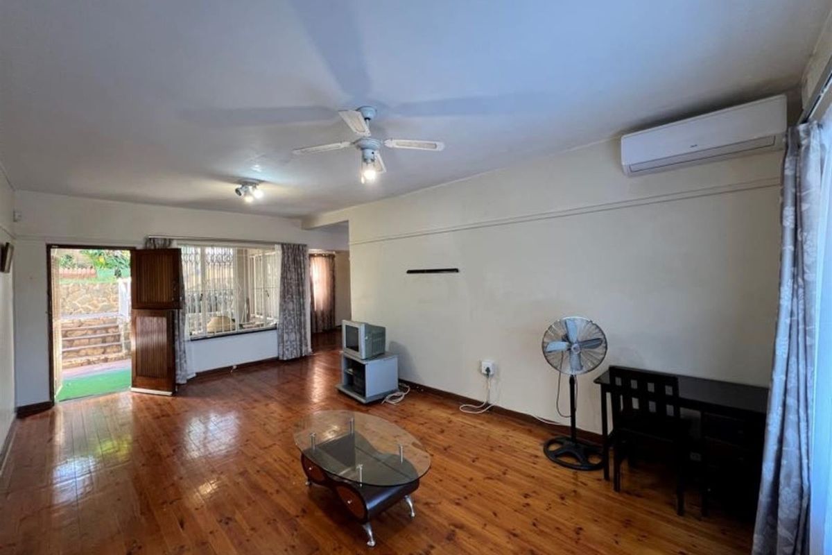 3 Bedroom Apartment To Rent in Umbilo, Durban, KwaZulu-Natal - Photo 3