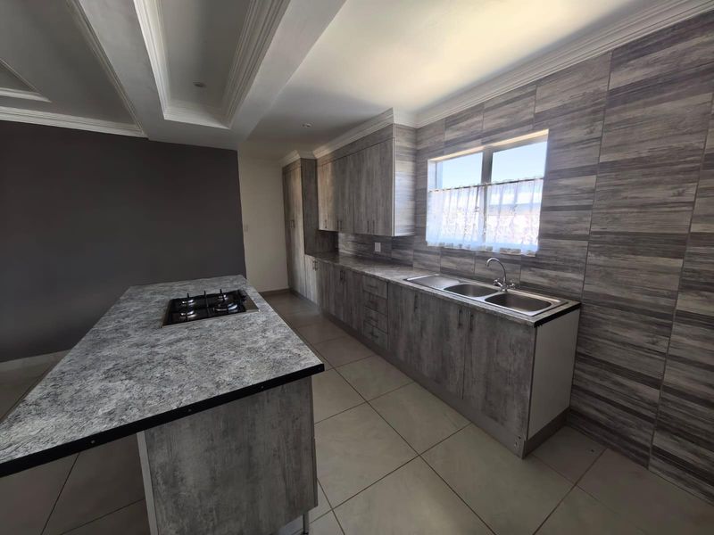 🌟 Where Starlight Meets Style: Your Modern 2 Bedroom Veld Retreat in Camelot - Photo 7