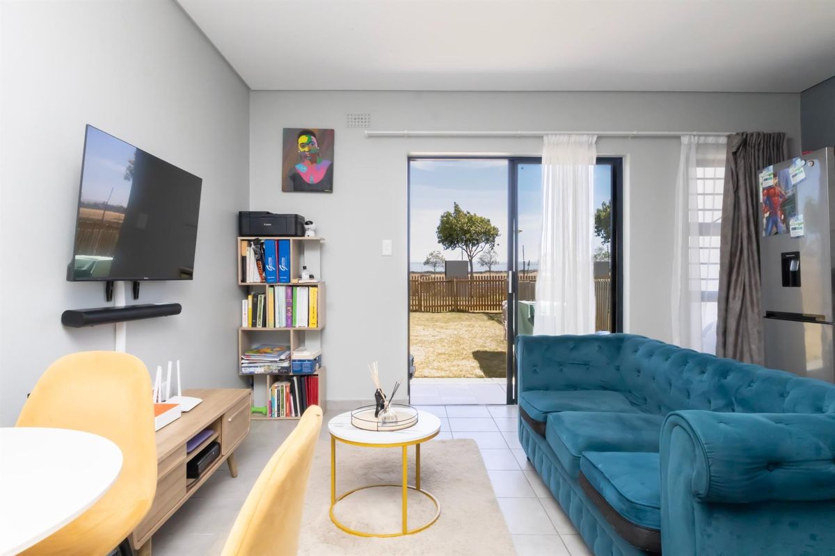Secure, Spacious 2-Bed Ground Floor Apartment in Parklands, Blouberg - Photo 3