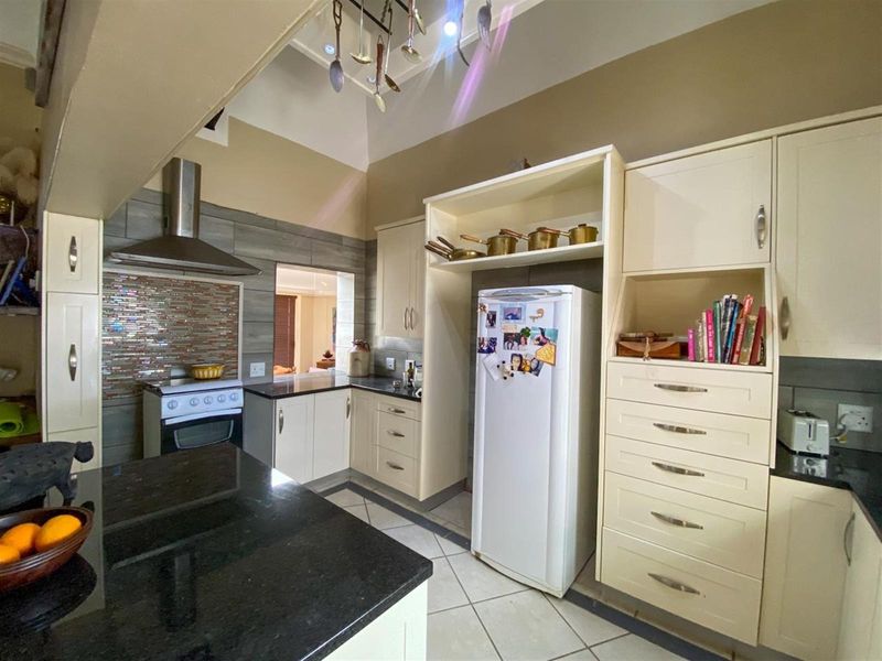 Dual-Living Opportunity in Botrivier’s Premier Security Estate - Photo 8