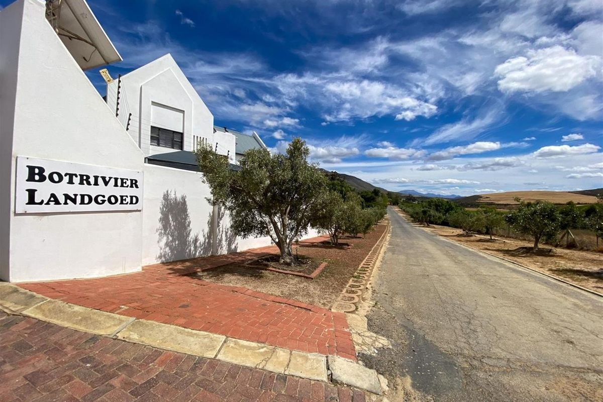Dual-Living Opportunity in Botrivier’s Premier Security Estate - Photo 2
