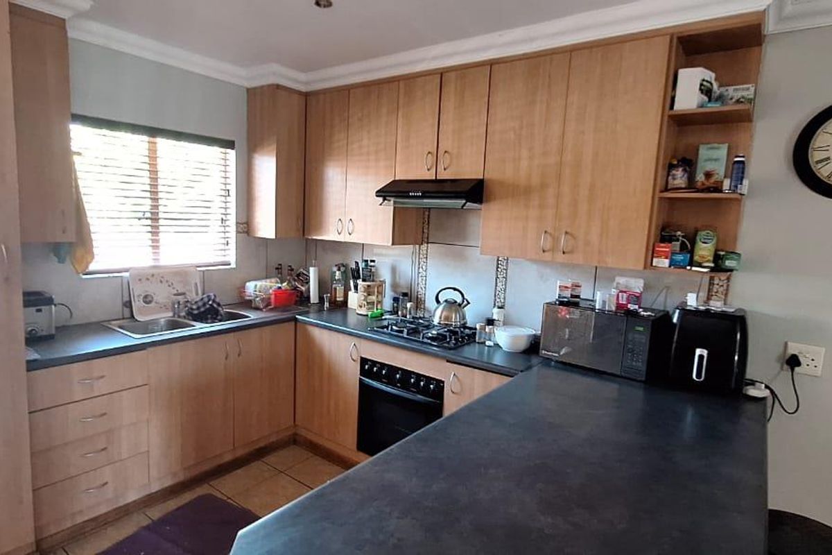 Welcome Home: Find Your Peaceful Sanctuary in Nature in Camelot, Kimberley - Photo 2