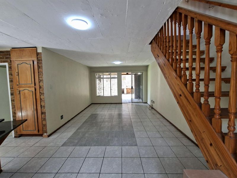Corner Unit Gem in Garsfontein - Roomy, Private - Move-In Ready - Photo 6