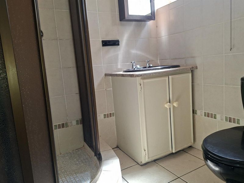 Corner Unit Gem in Garsfontein - Roomy, Private - Move-In Ready - Photo 9