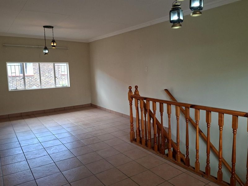 Corner Unit Gem in Garsfontein - Roomy, Private - Move-In Ready - Photo 10