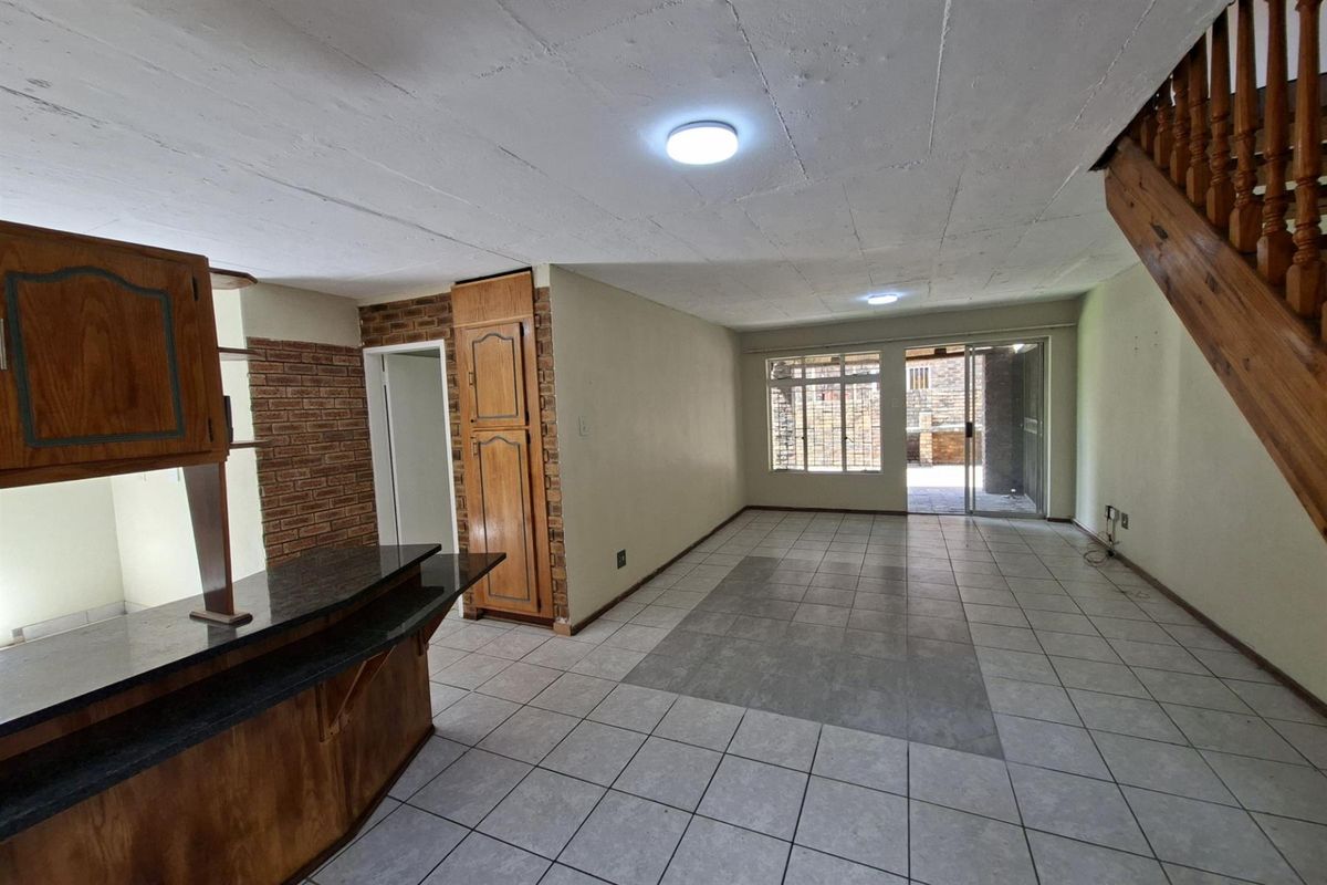 Corner Unit Gem in Garsfontein - Roomy, Private - Move-In Ready - Photo 4