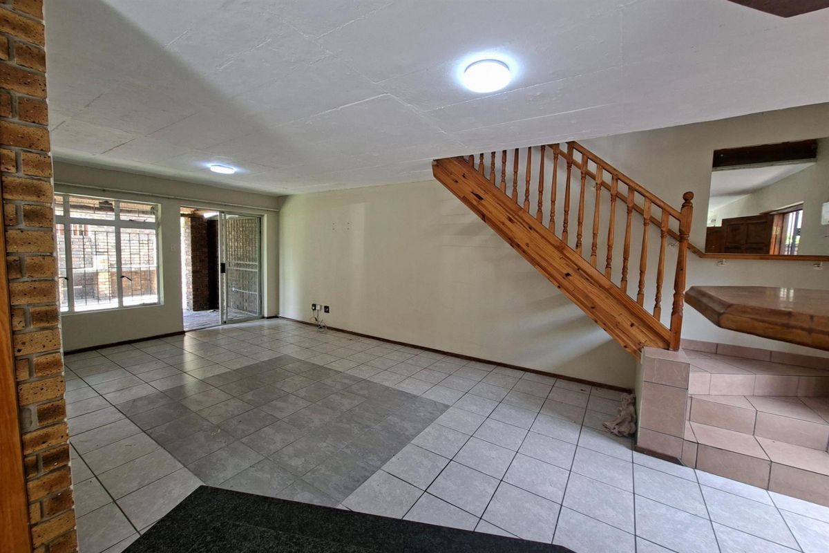 Corner Unit Gem in Garsfontein - Roomy, Private - Move-In Ready - Photo 5