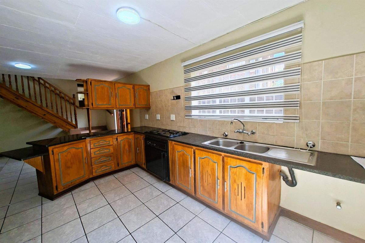 Corner Unit Gem in Garsfontein - Roomy, Private - Move-In Ready - Photo 3