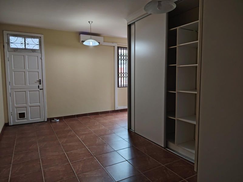 Adorable Apartment For Sale in Morningside, Durban - Photo 9