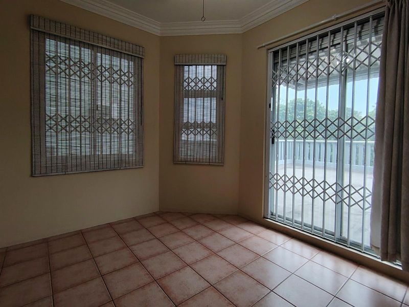 Adorable Apartment For Sale in Morningside, Durban - Photo 6