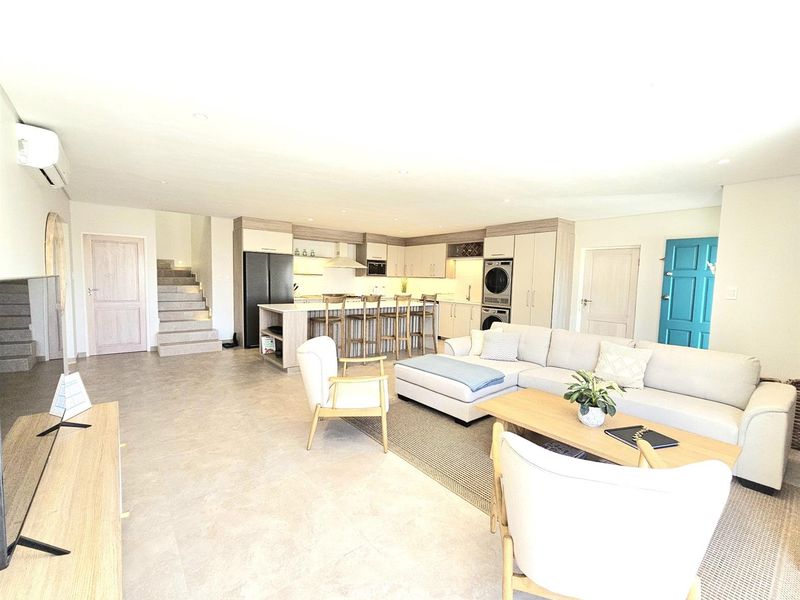 High-End Beachfront Property - Prestigious, Peaceful Dolphin Beach - Photo 3