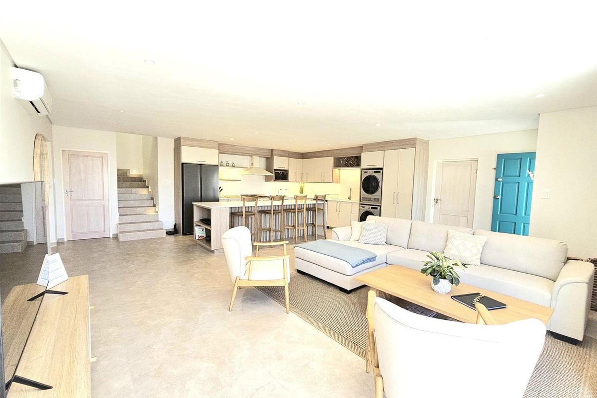 High-End Beachfront Property - Prestigious, Peaceful Dolphin Beach - Photo 3