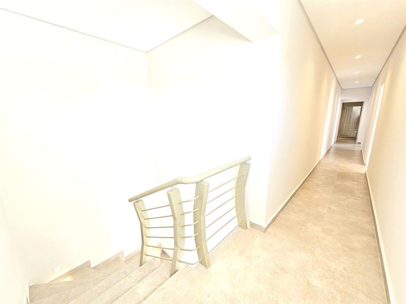 High-End Beachfront Property - Prestigious, Peaceful Dolphin Beach - Photo 9