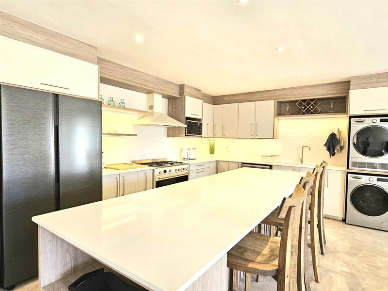 High-End Beachfront Property - Prestigious, Peaceful Dolphin Beach - Photo 6