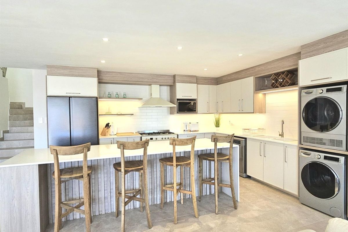 High-End Beachfront Property - Prestigious, Peaceful Dolphin Beach - Photo 5