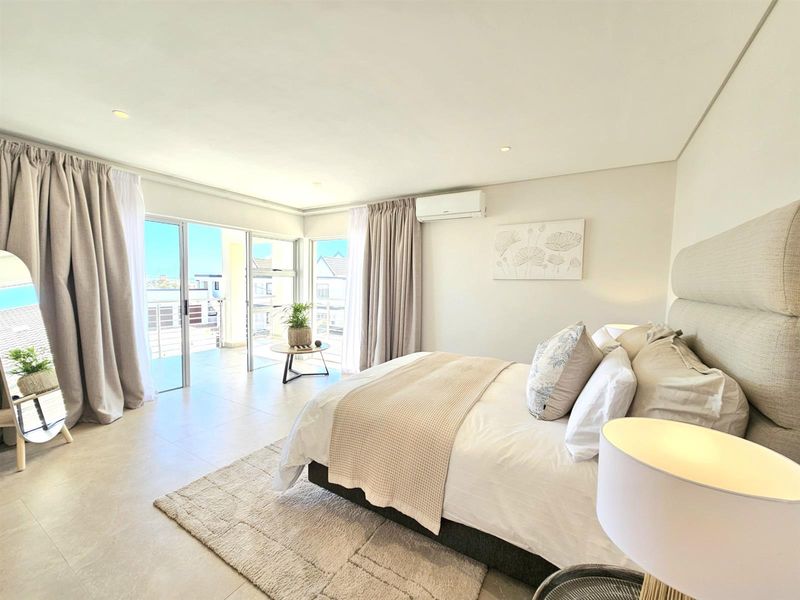 High-End Beachfront Property - Prestigious, Peaceful Dolphin Beach - Photo 10