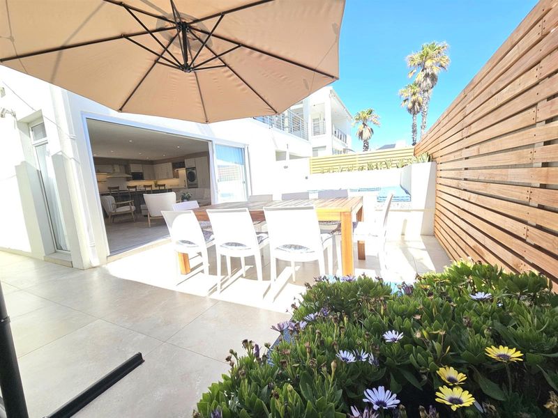 High-End Beachfront Property - Prestigious, Peaceful Dolphin Beach - Photo 2