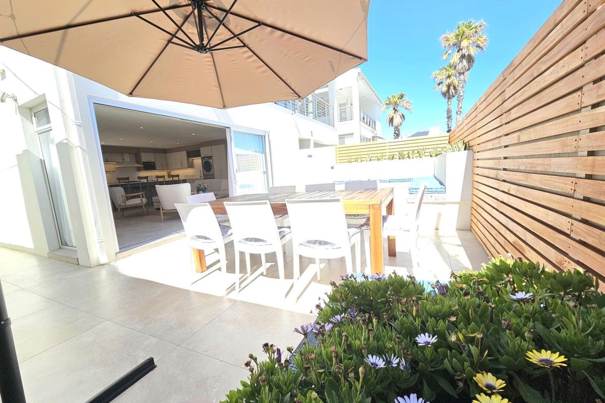 High-End Beachfront Property - Prestigious, Peaceful Dolphin Beach - Photo 2