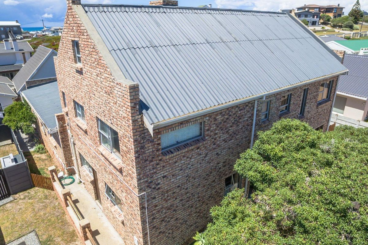 House For Sale in Struisbaai - Photo 2