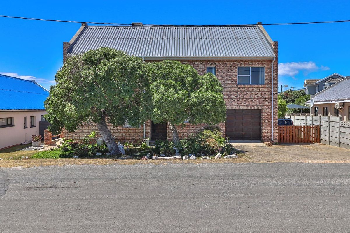 House For Sale in Struisbaai - Photo 3