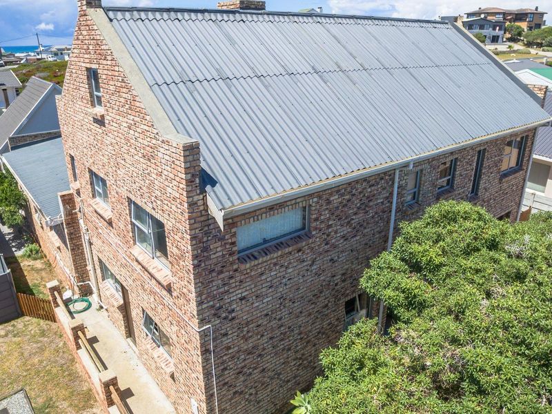 House For Sale in Struisbaai - Photo 2