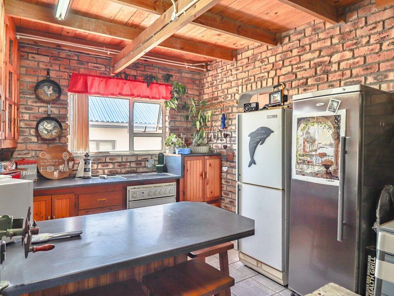 House For Sale in Struisbaai - Photo 9