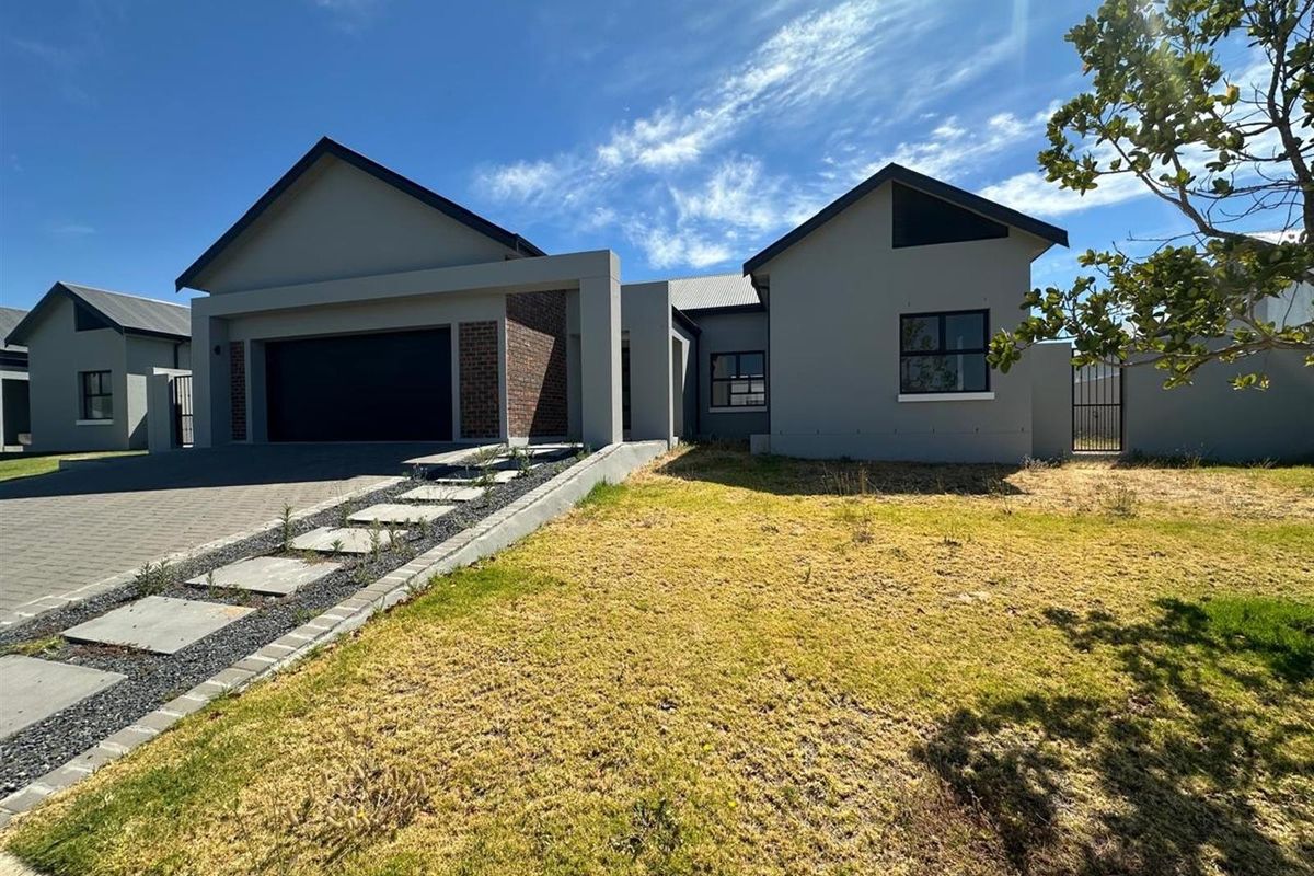 4 Bedroom House For Sale in Paarl South, Paarl - Photo 5