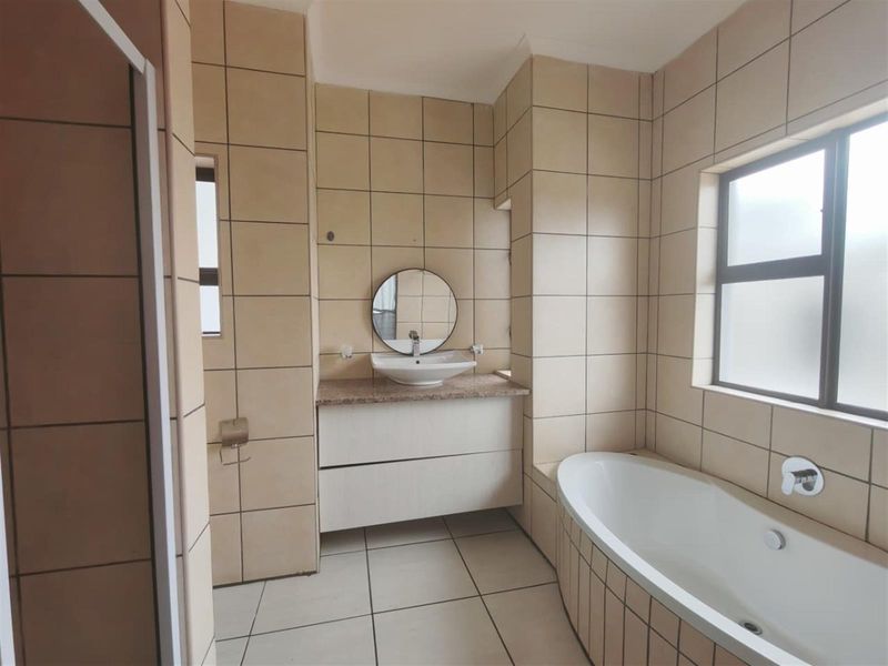 House For Sale in Drum Rock, Nelspruit - Photo 10