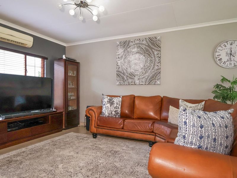 House For Sale in Stonehenge Ext 6, Stonehenge, Nelspruit - Photo 7