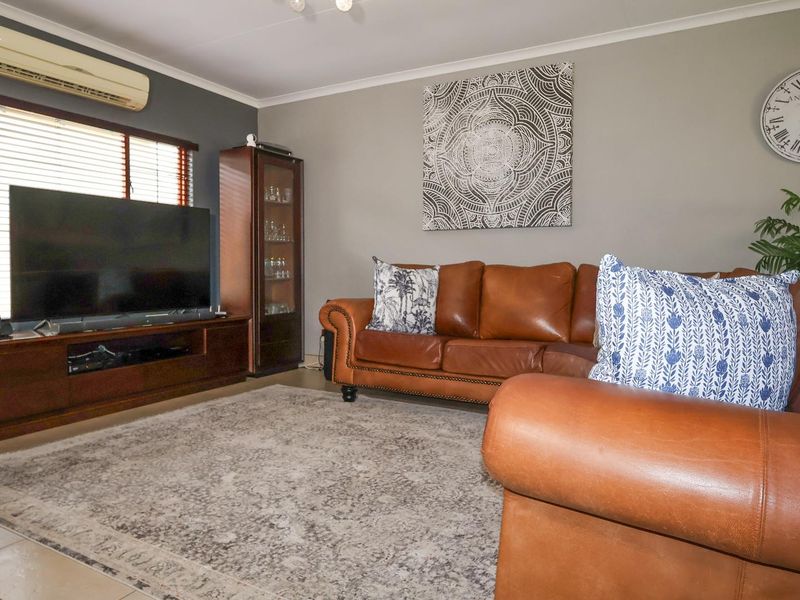 House For Sale in Stonehenge Ext 6, Stonehenge, Nelspruit - Photo 6