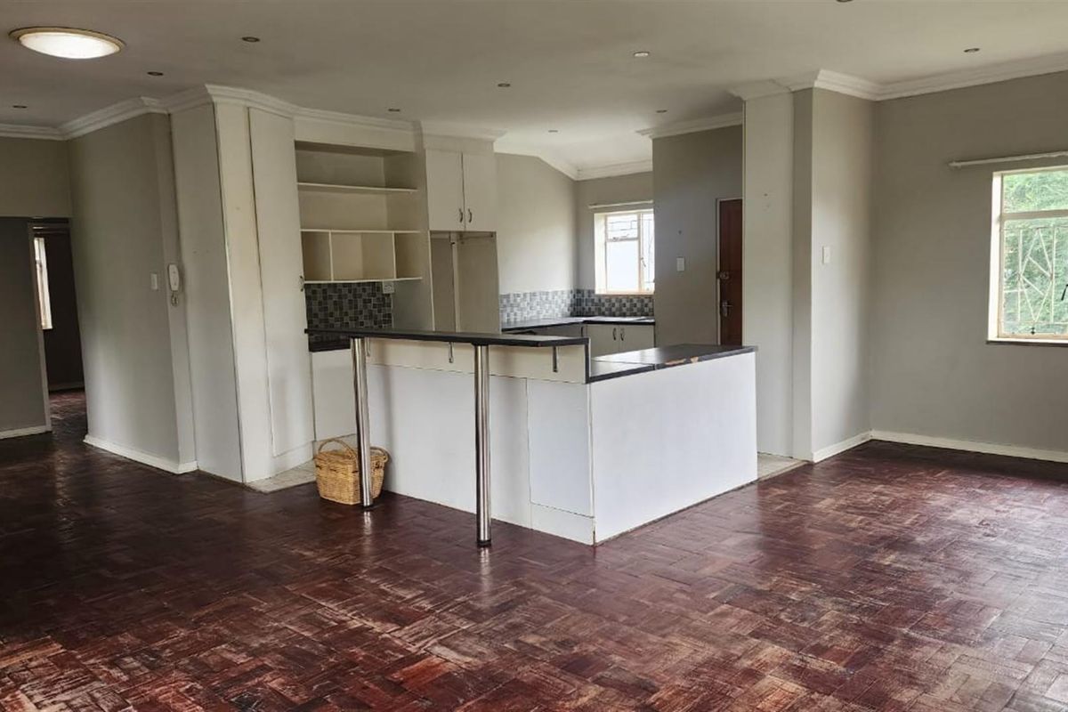 3 bedroom 2 bathroom House For Sale in Florida North, Roodepoort - Photo 3