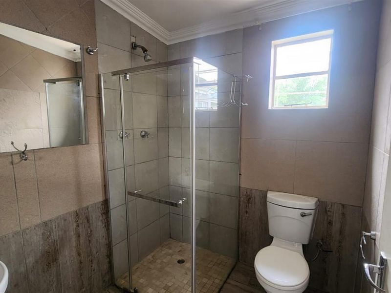 3 bedroom 2 bathroom House For Sale in Florida North, Roodepoort - Photo 6