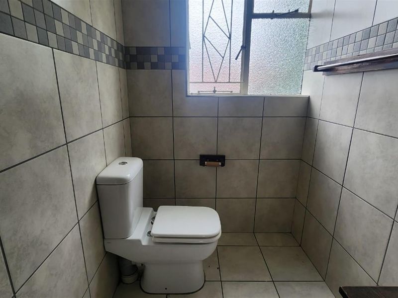 3 bedroom 2 bathroom House For Sale in Florida North, Roodepoort - Photo 8