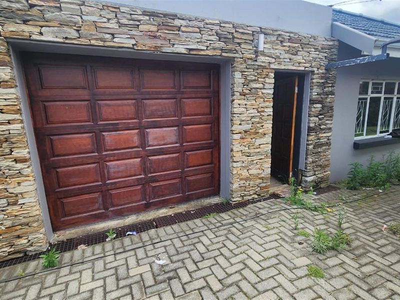 3 bedroom 2 bathroom House For Sale in Florida North, Roodepoort - Photo 5