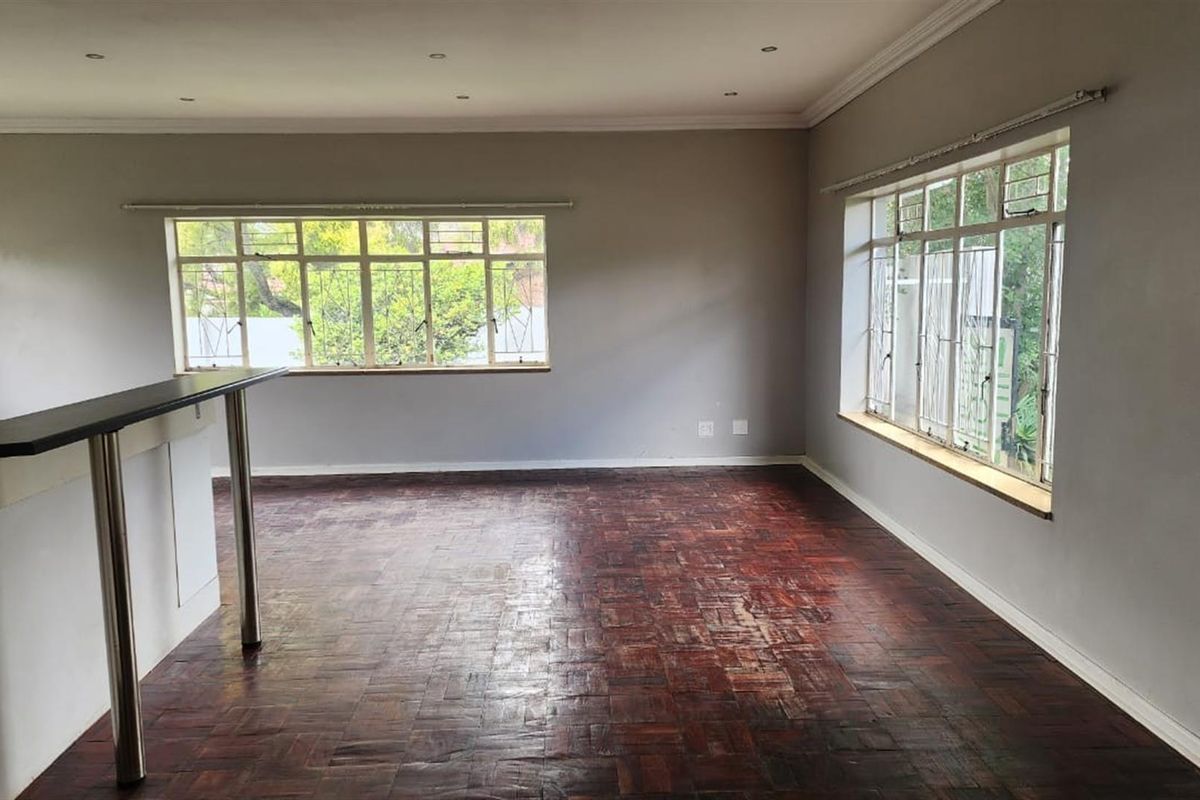 3 bedroom 2 bathroom House For Sale in Florida North, Roodepoort - Photo 2