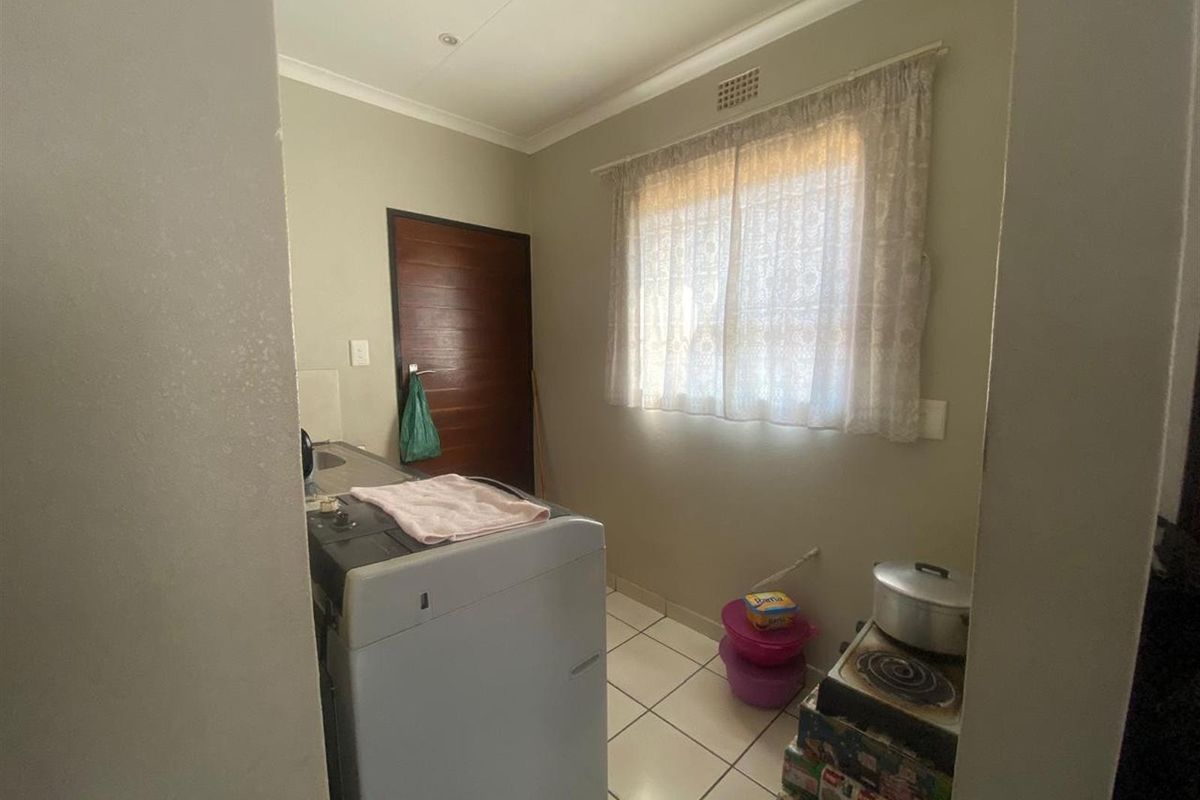 A House For Sale in Vanderbijlpark CE, Vanderbijlpark - Photo 3