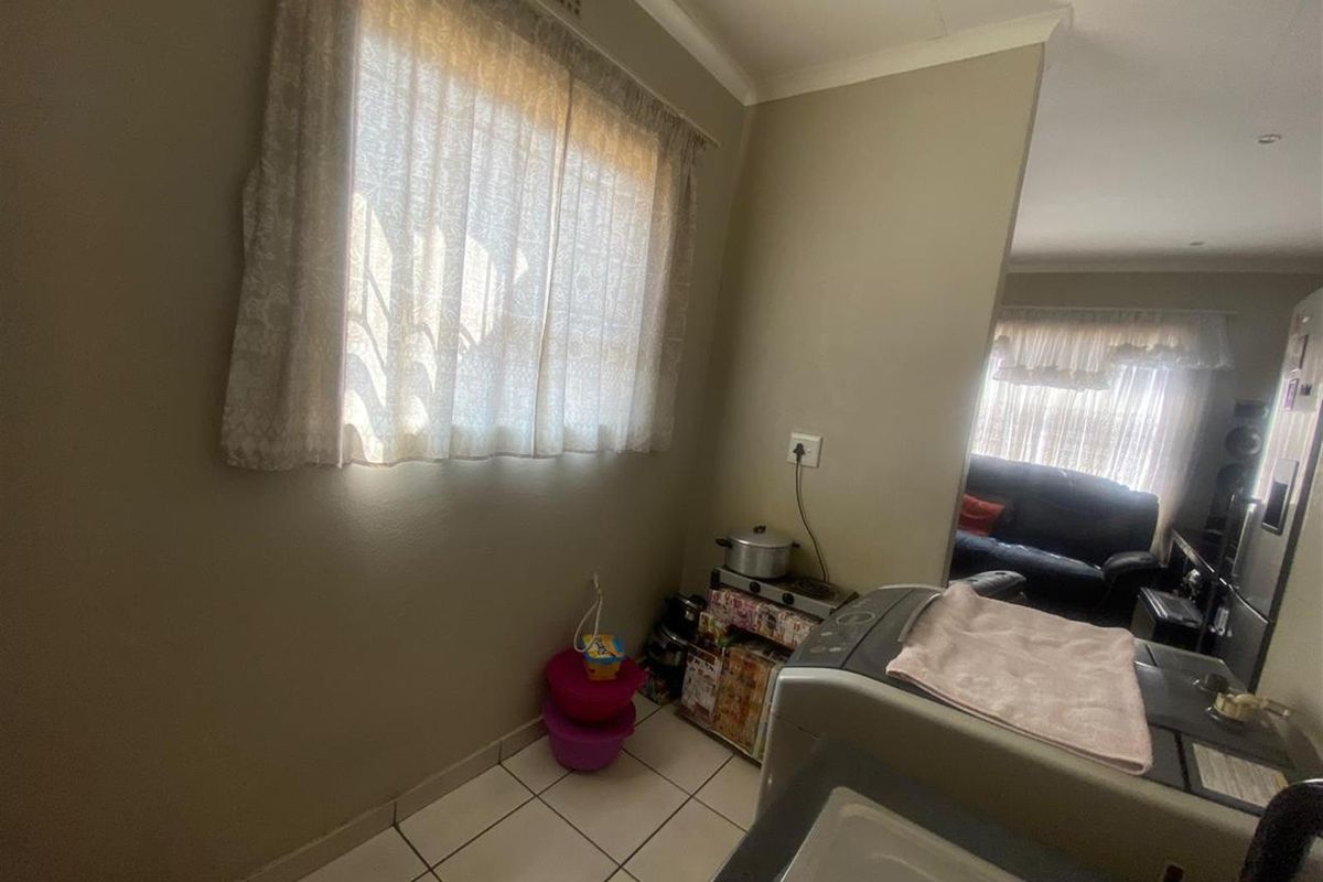 A House For Sale in Vanderbijlpark CE, Vanderbijlpark - Photo 2