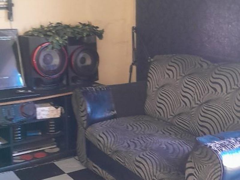 House For Sale in Port Elizabeth - Photo 6