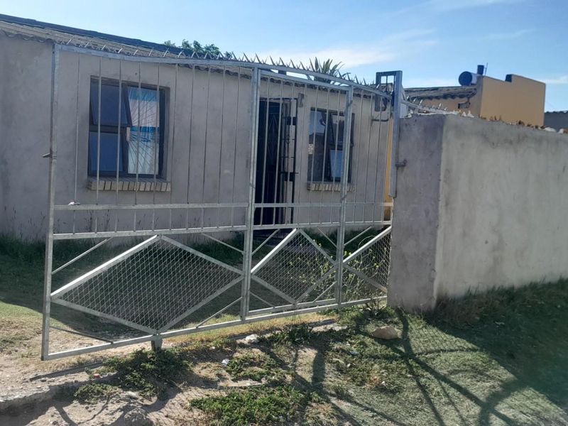 House For Sale in Port Elizabeth - Photo 2