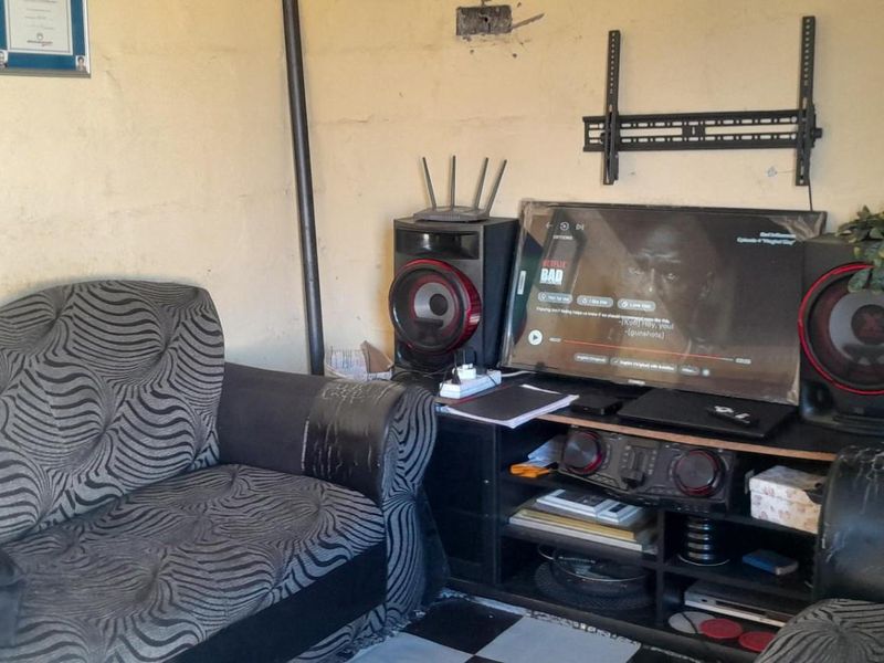 House For Sale in Port Elizabeth - Photo 3