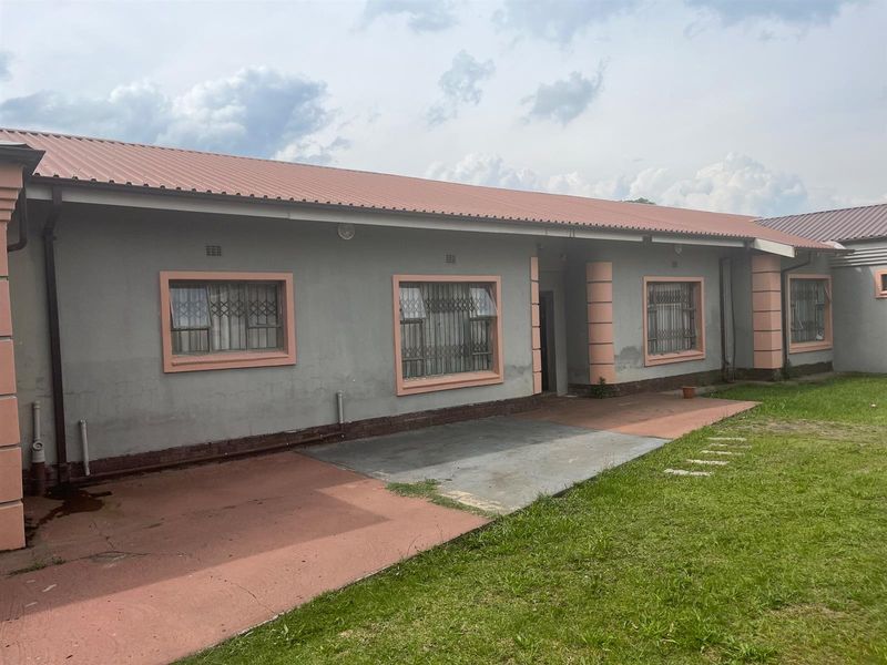 House For Sale in Dundee, KwaZulu Natal - Photo 1