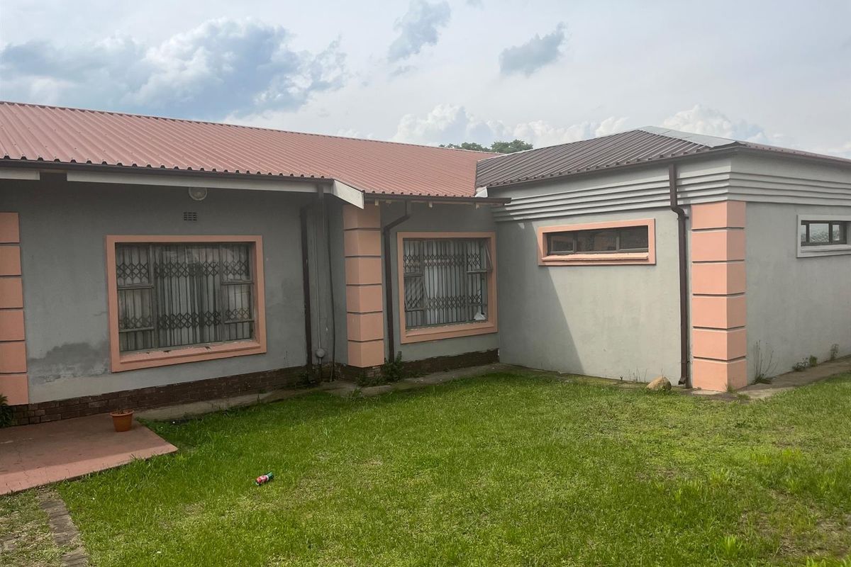 House For Sale in Dundee, KwaZulu Natal - Photo 2