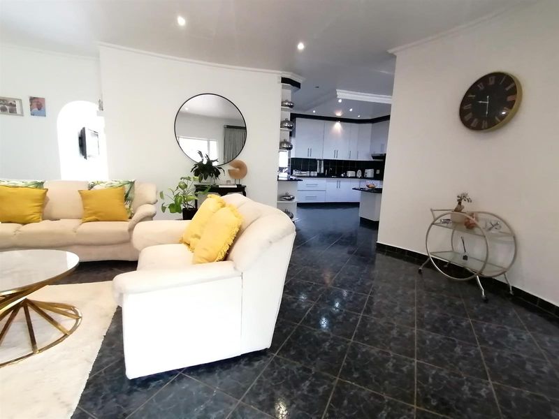 Shelly Beach. Stunning, Nice And Airy Family Home - Photo 7